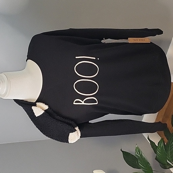Rae Dunn Boo Black Pullover Lightweight Sweatshirt with Soft Cozy Socks Size  L - Picture 1 of 11